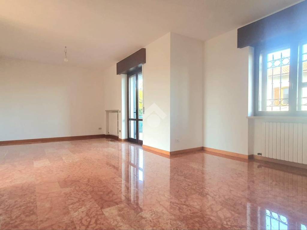 casa indipendente in vendita a Castel d'Azzano in zona Azzano