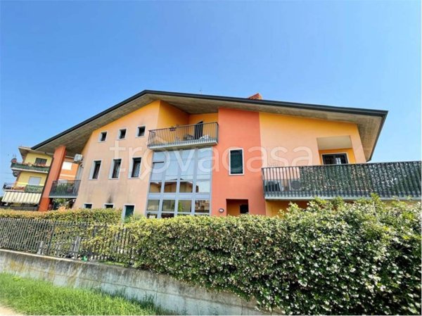 appartamento in vendita a Castel d'Azzano in zona Azzano
