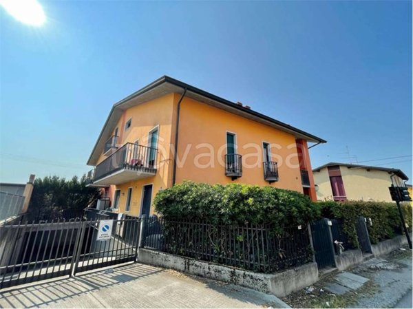 appartamento in vendita a Castel d'Azzano in zona Azzano