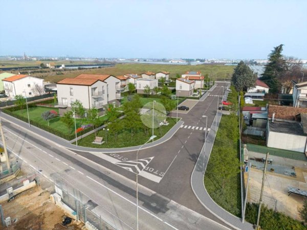 appartamento in vendita a Castel d'Azzano in zona Rizza