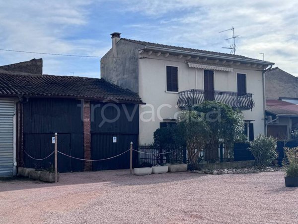 casa indipendente in vendita a Castel d'Azzano