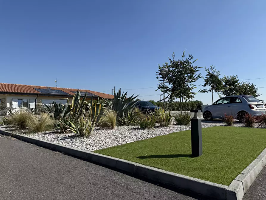 casa indipendente in vendita a Castel d'Azzano