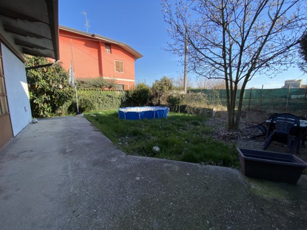 appartamento in vendita a Castel d'Azzano in zona Azzano