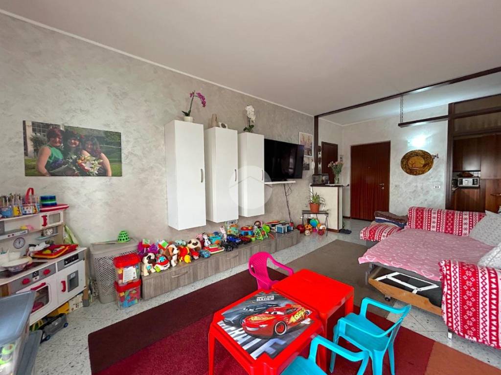 appartamento in vendita a Castel d'Azzano in zona Beccacivetta