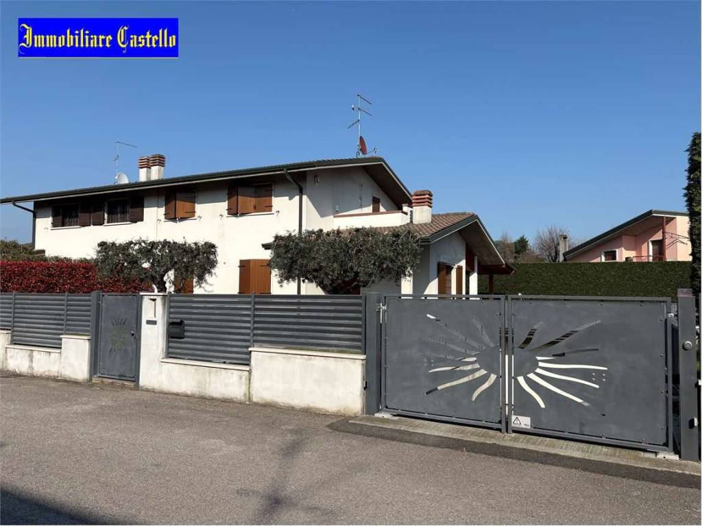 casa indipendente in vendita a Castel d'Azzano