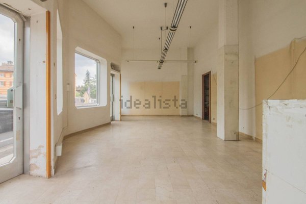 negozio in vendita a Castel d'Azzano