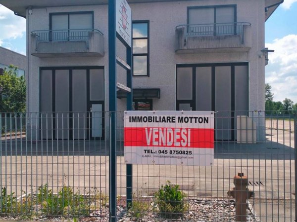 locale commerciale in vendita a Castel d'Azzano