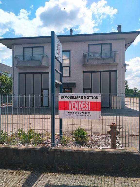 appartamento in vendita a Castel d'Azzano in zona Azzano