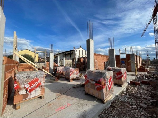 appartamento in vendita a Castel d'Azzano in zona Azzano