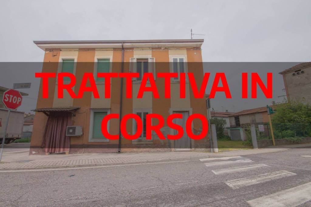 casa indipendente in vendita a Castel d'Azzano in zona Rizza