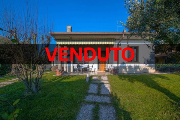 casa indipendente in vendita a Castel d'Azzano in zona Azzano