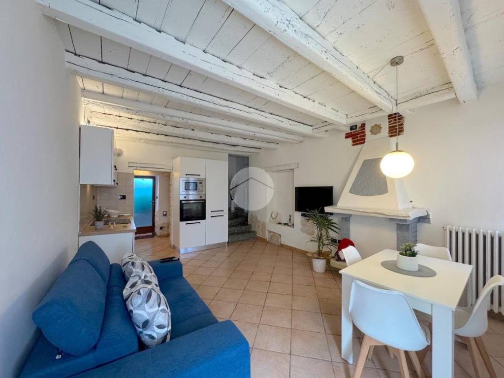 casa indipendente in vendita a Castel d'Azzano in zona Forette