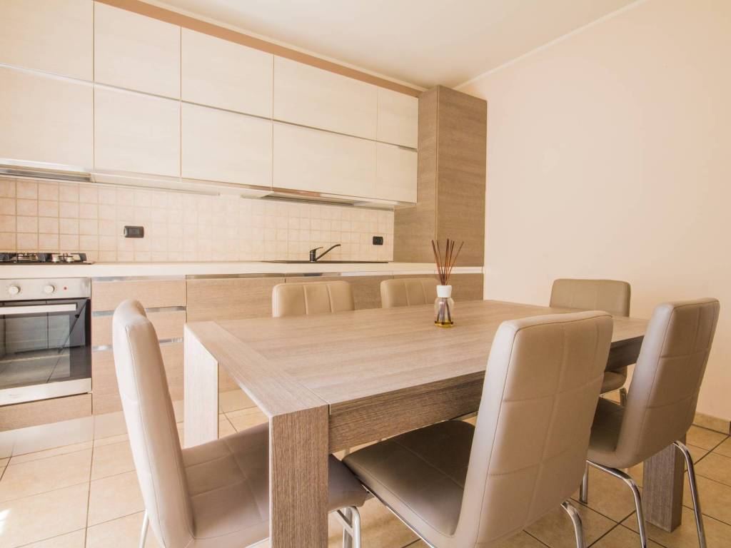 appartamento in vendita a Castel d'Azzano in zona Beccacivetta