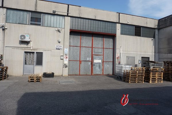 capannone in vendita a Castel d'Azzano in zona Beccacivetta