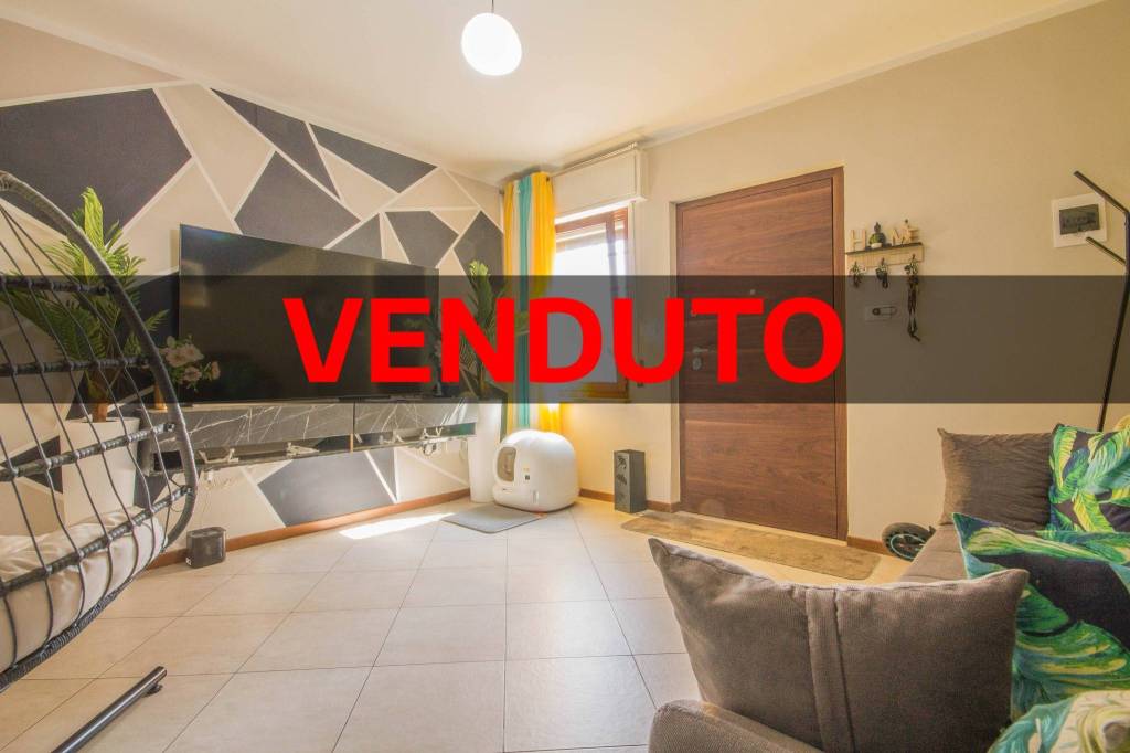 casa indipendente in vendita a Castel d'Azzano in zona Azzano