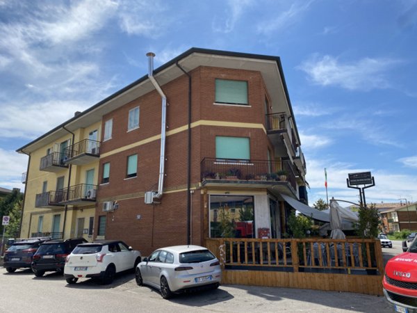 appartamento in vendita a Castel d'Azzano in zona Beccacivetta