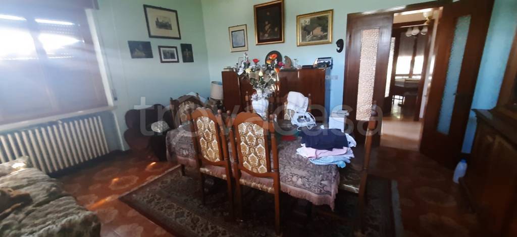 casa indipendente in vendita a Castel d'Azzano in zona Azzano