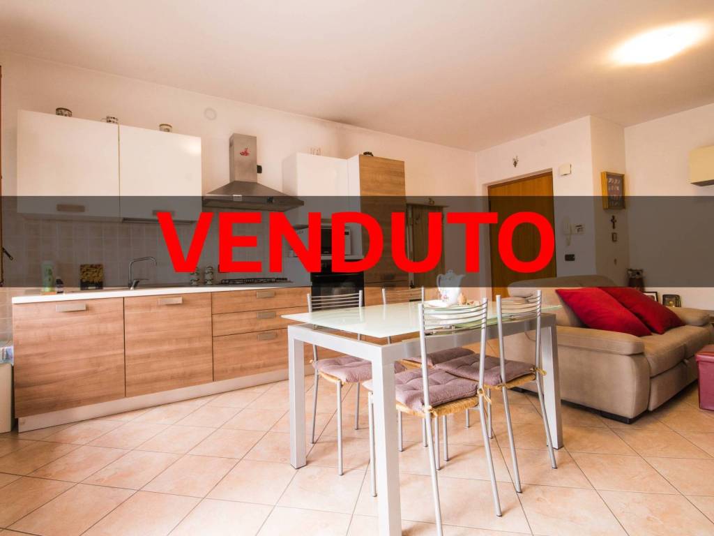 appartamento in vendita a Castel d'Azzano in zona Azzano