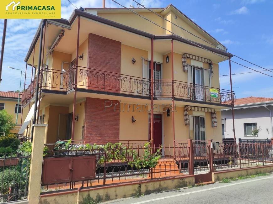 appartamento in vendita a Castel d'Azzano in zona Beccacivetta