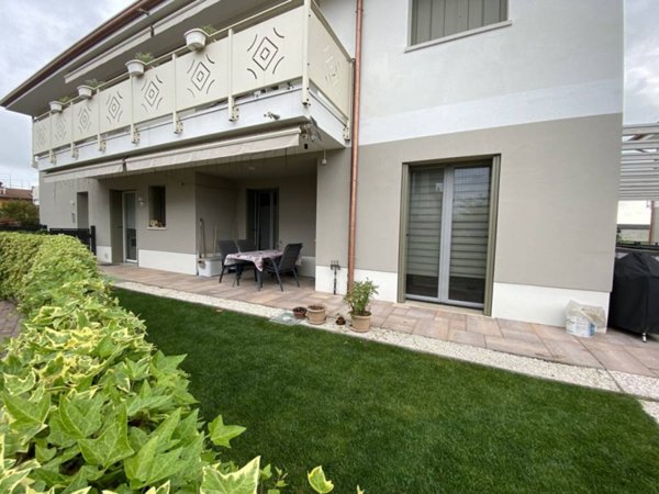appartamento in vendita a Castel d'Azzano in zona Beccacivetta