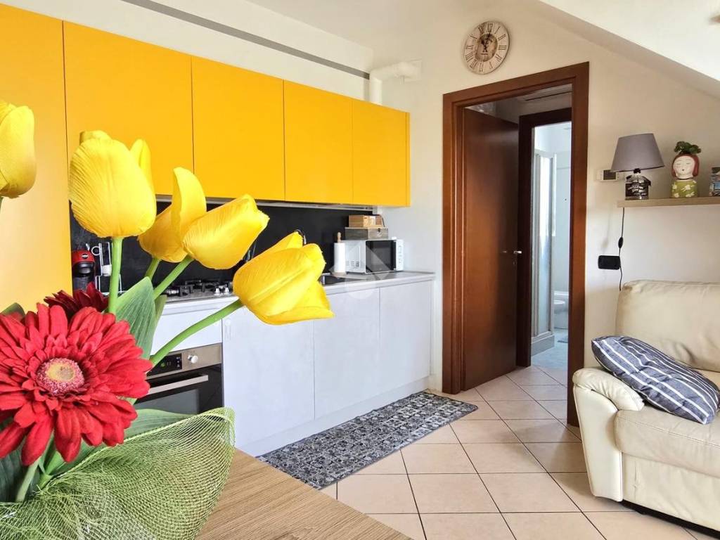 appartamento in vendita a Castel d'Azzano in zona Azzano
