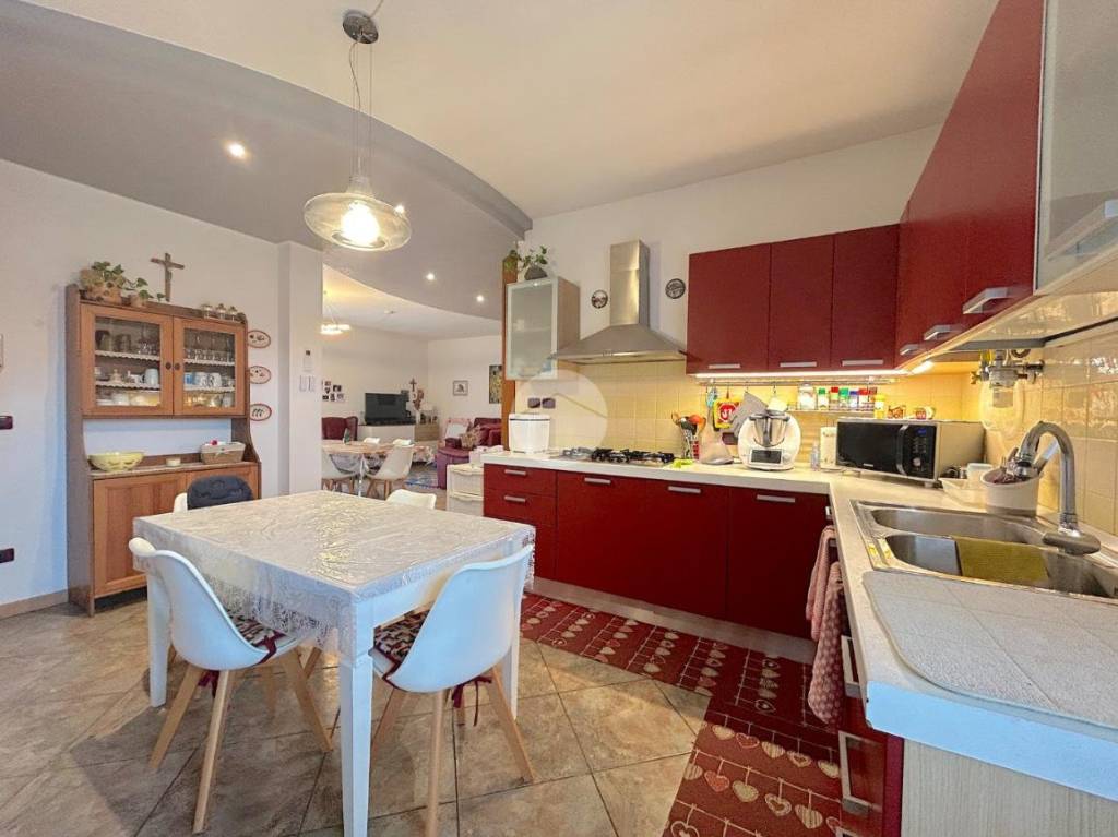 appartamento in vendita a Castel d'Azzano in zona Azzano
