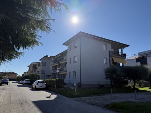 appartamento in vendita a Castel d'Azzano in zona Beccacivetta