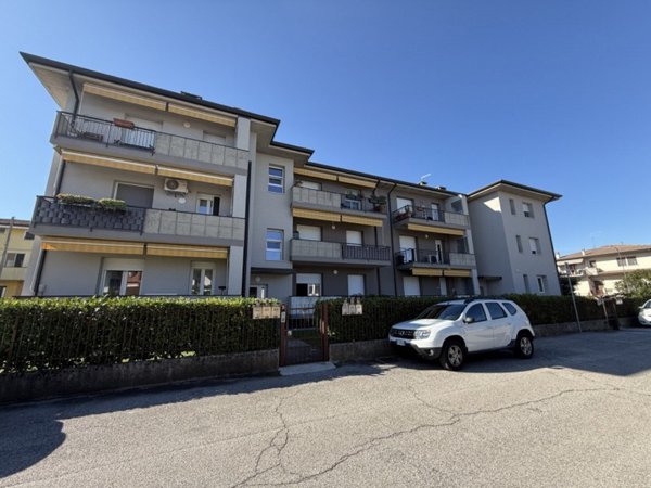 appartamento in vendita a Castel d'Azzano in zona Beccacivetta