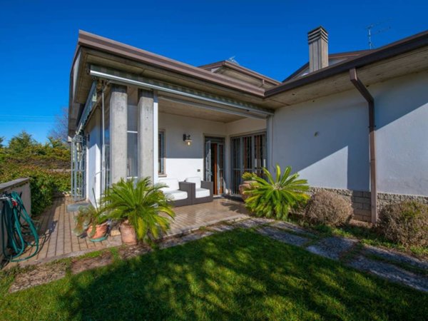 appartamento in vendita a Castel d'Azzano in zona Azzano