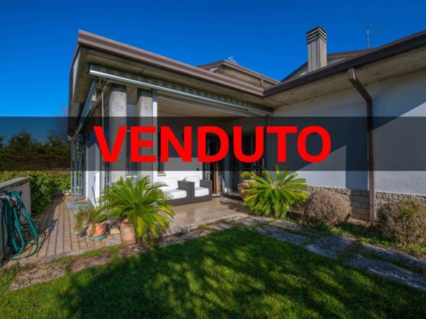 casa indipendente in vendita a Castel d'Azzano in zona Azzano