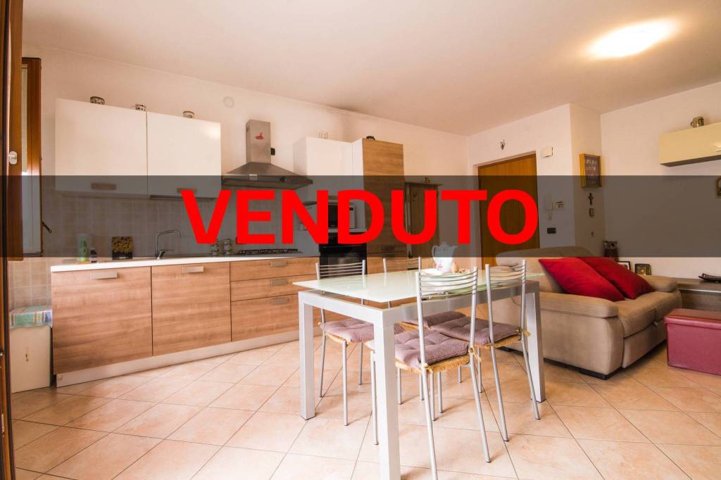 appartamento in vendita a Castel d'Azzano in zona Azzano