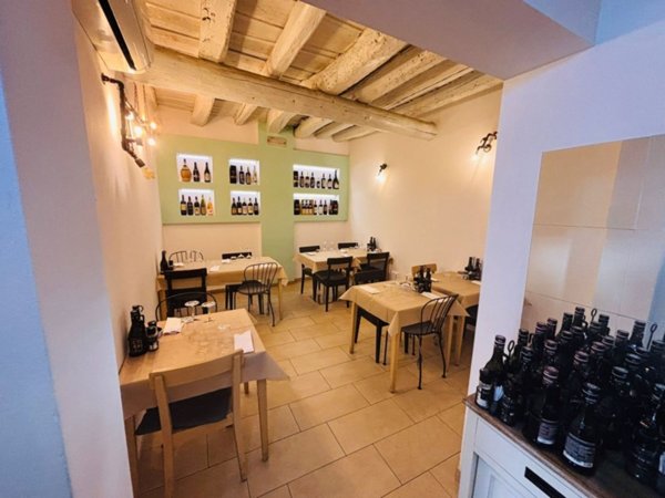 negozio in vendita a Castel d'Azzano