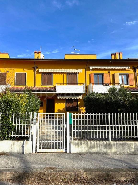 casa indipendente in vendita a Castel d'Azzano