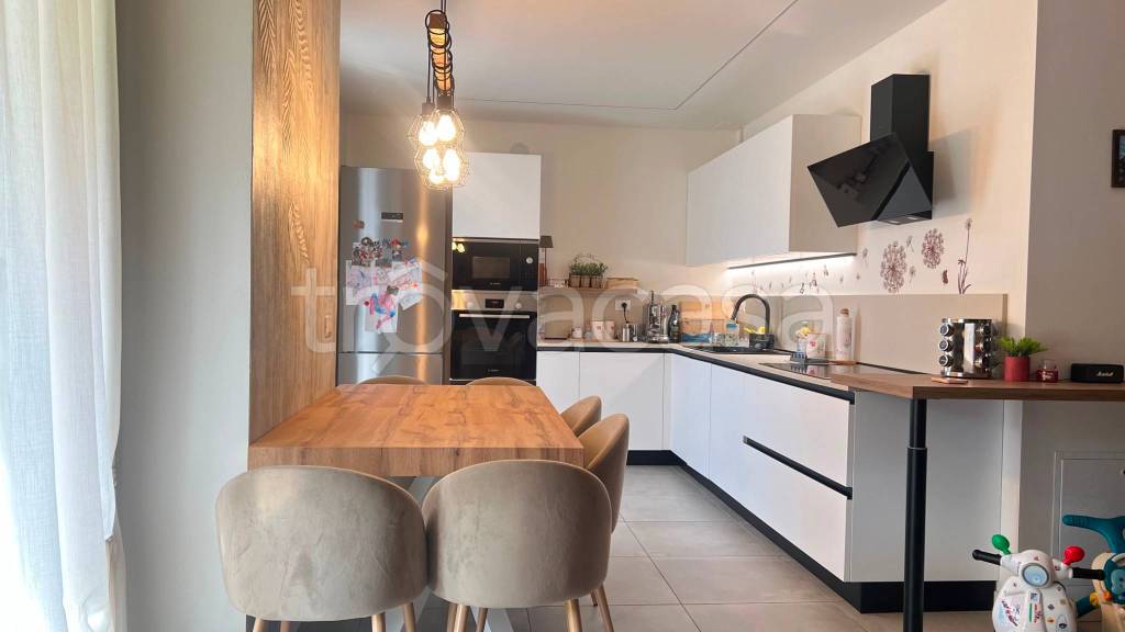 appartamento in vendita a Castel d'Azzano in zona Azzano