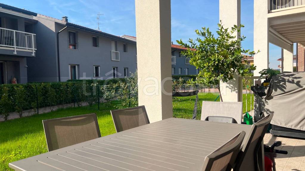 appartamento in vendita a Castel d'Azzano in zona Azzano