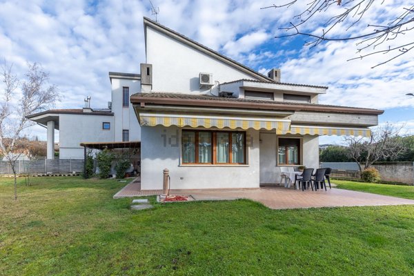 casa indipendente in vendita a Castel d'Azzano