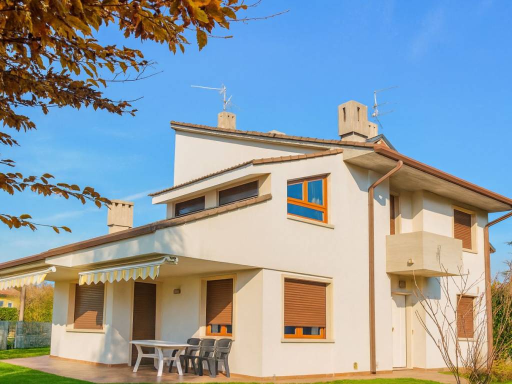 casa indipendente in vendita a Castel d'Azzano in zona Beccacivetta