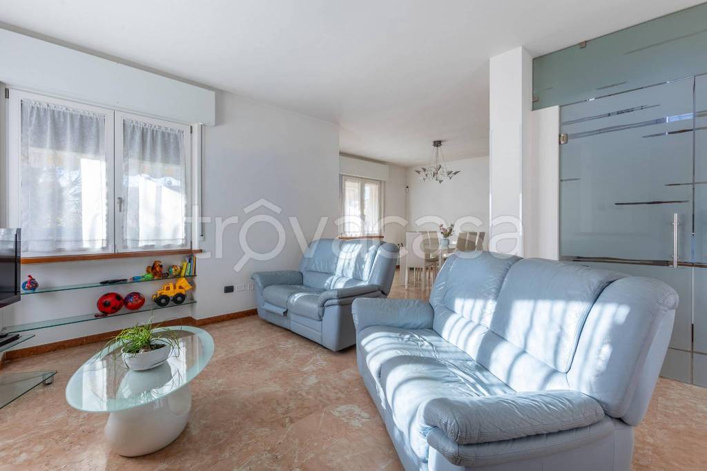 casa indipendente in vendita a Castel d'Azzano