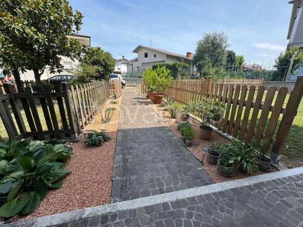 appartamento in vendita a Castel d'Azzano