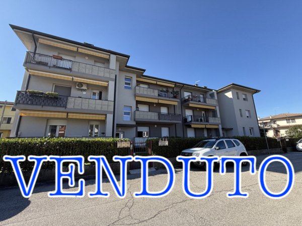 appartamento in vendita a Castel d'Azzano in zona Beccacivetta