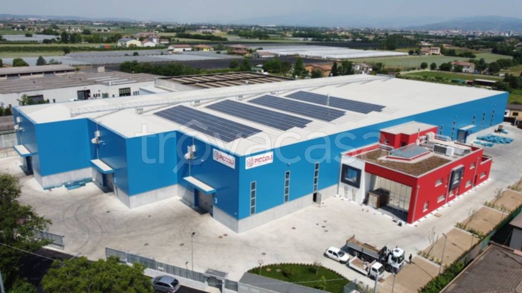 locale commerciale in vendita a Castel d'Azzano