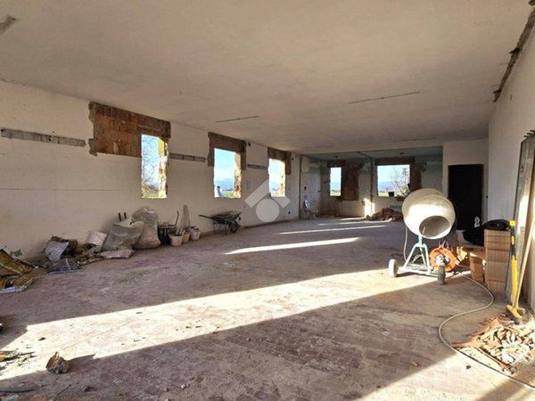 appartamento in vendita a Castel d'Azzano in zona Azzano