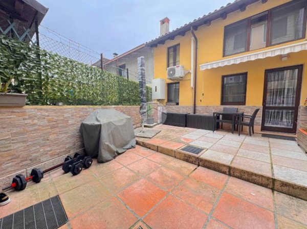 appartamento in vendita a Castel d'Azzano in zona Azzano