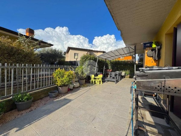 appartamento in vendita a Castel d'Azzano in zona Beccacivetta