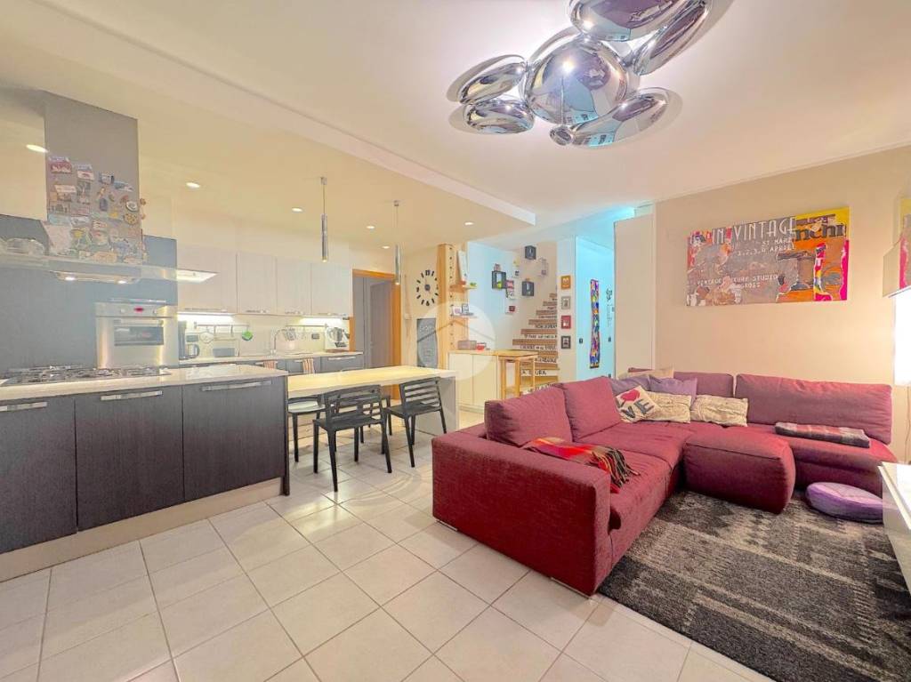 appartamento in vendita a Castel d'Azzano in zona Beccacivetta