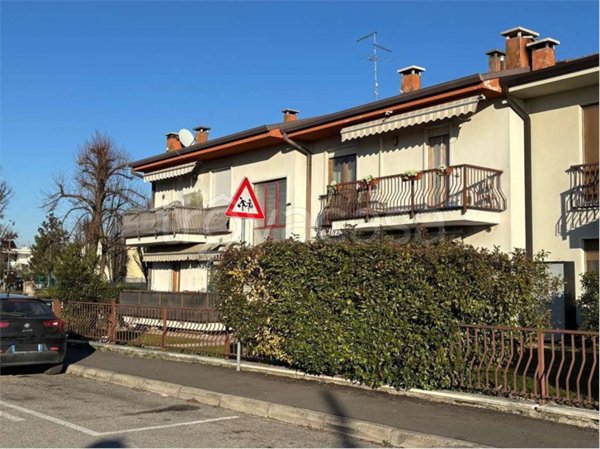 appartamento in vendita a Castel d'Azzano in zona Azzano