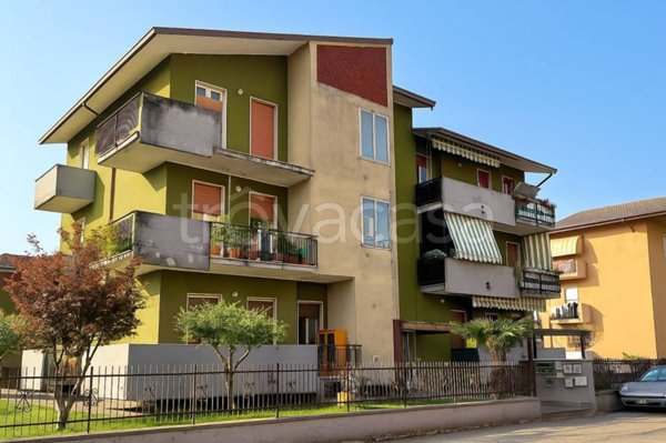 appartamento in vendita a Castel d'Azzano in zona Beccacivetta