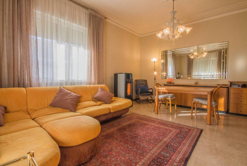 casa indipendente in vendita a Castel d'Azzano in zona Azzano