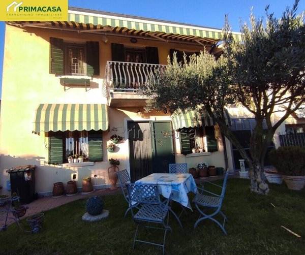 casa indipendente in vendita a Castel d'Azzano in zona Beccacivetta