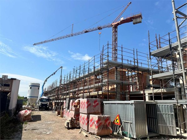 appartamento in vendita a Castel d'Azzano in zona Azzano